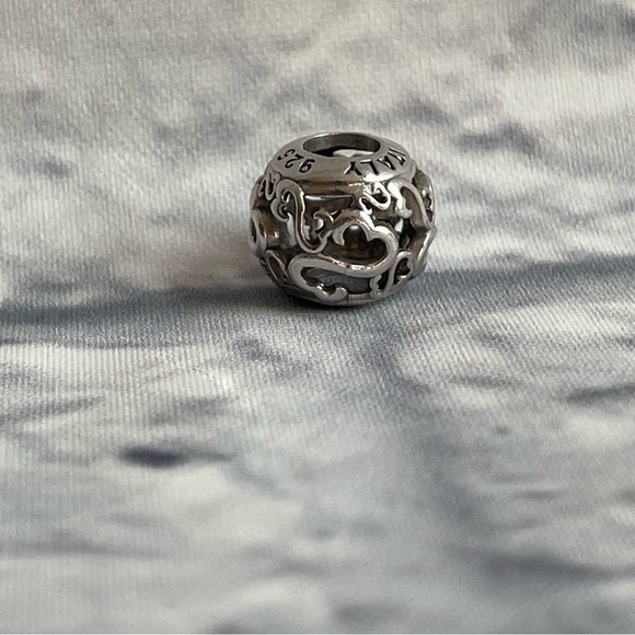 Bracelet Charm from Charmed Memories - Picture 3 of 3